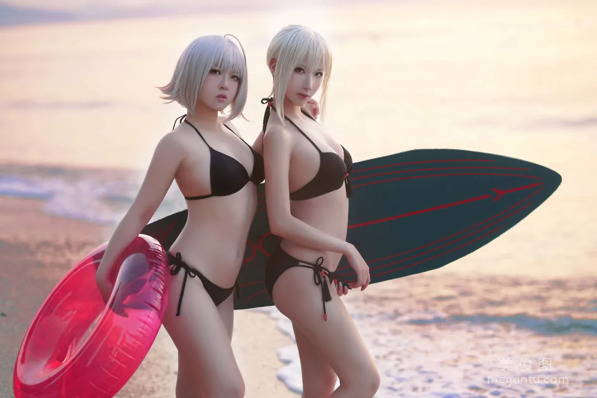 [網紅COSER] 半半子&amp;索索sophia - 海邊泳裝 18