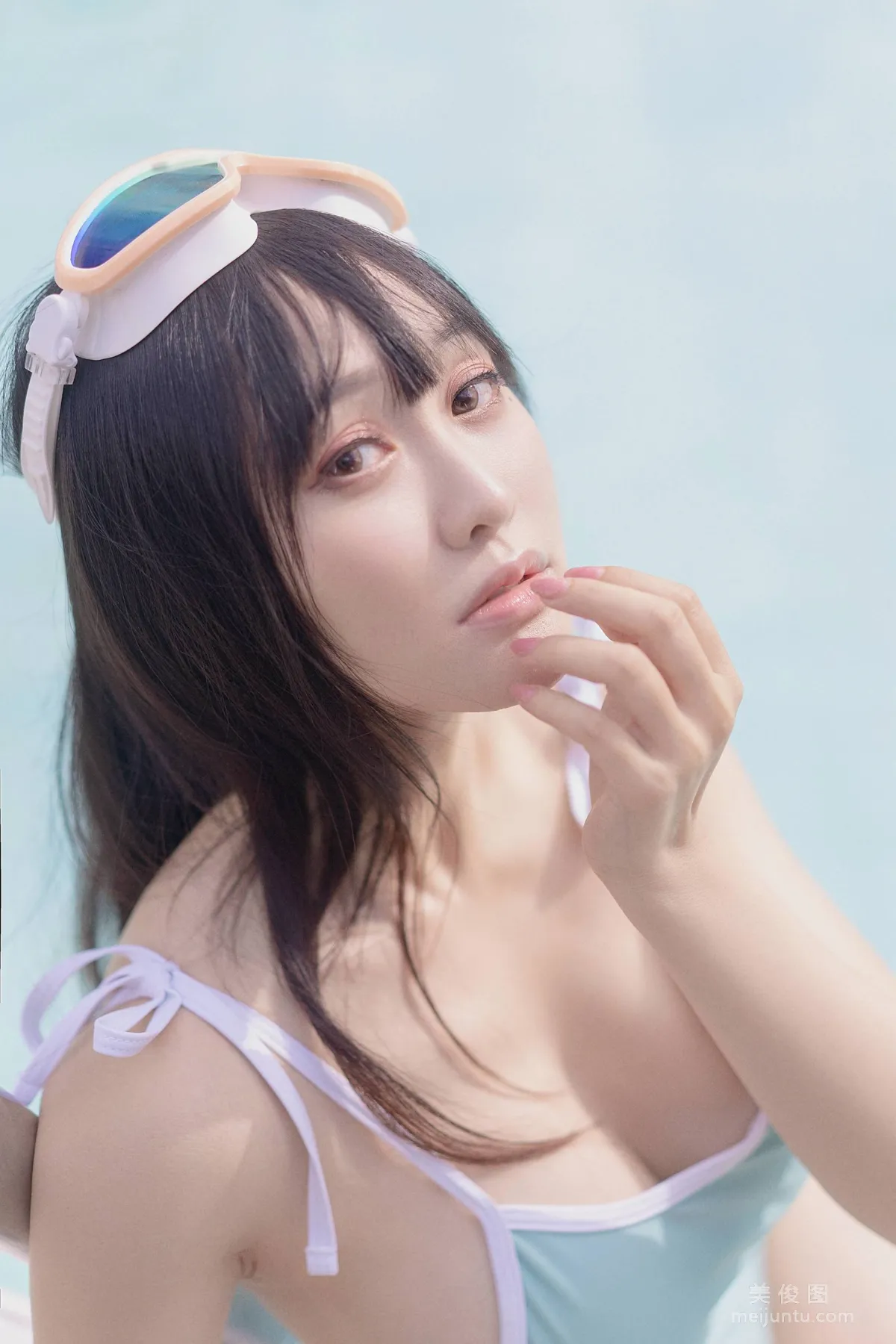 [網紅COSER寫真] 動漫博主脫尾巴Mizuki - 泳池 30
