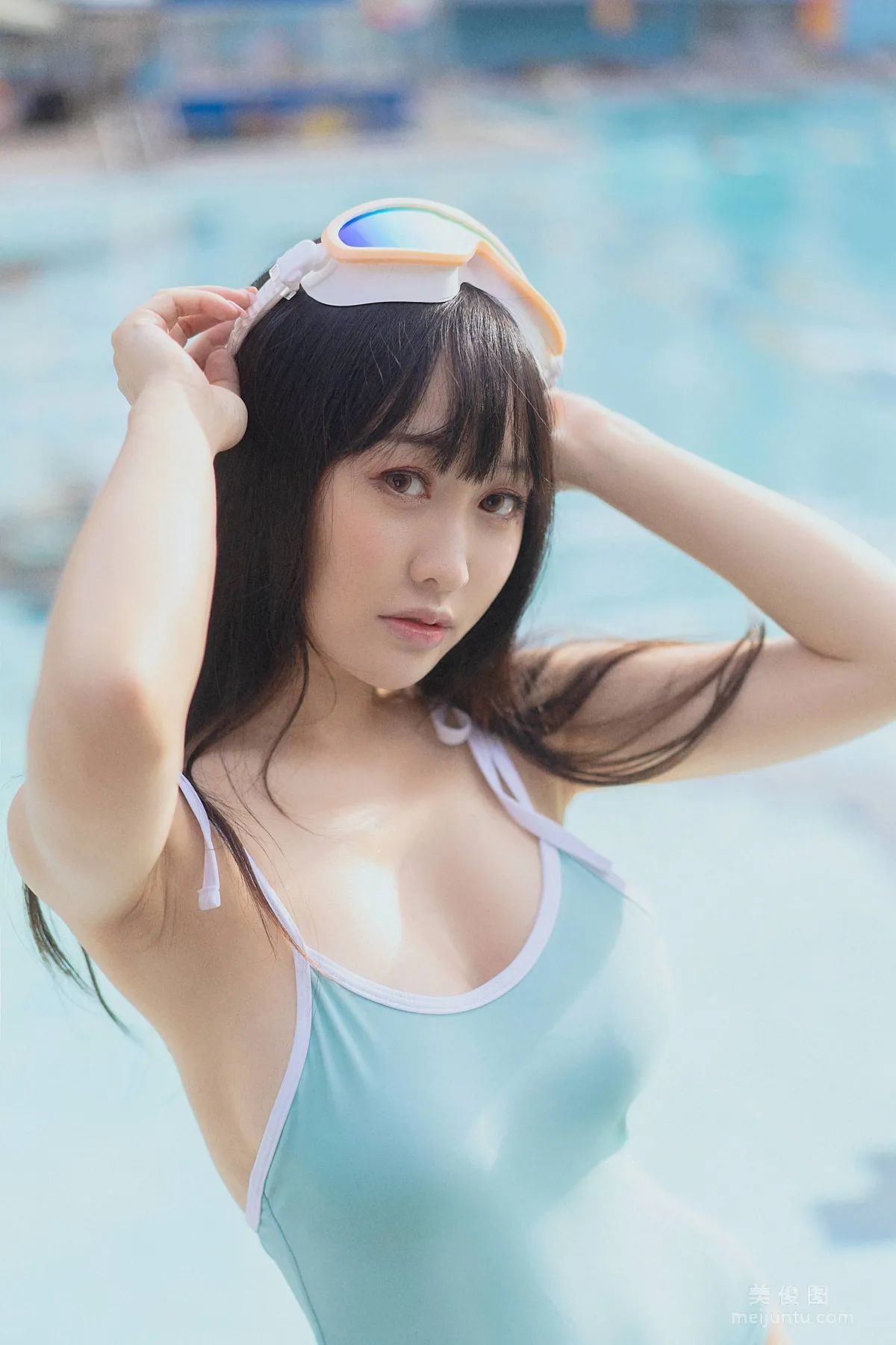 [網紅COSER寫真] 動漫博主脫尾巴Mizuki - 泳池 3