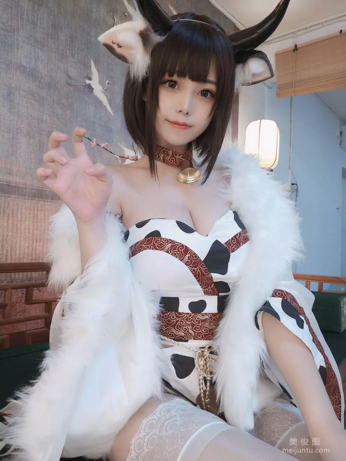 [網紅COSER寫真] 萌系小姐姐蜜汁貓裘 - 奶牛 1