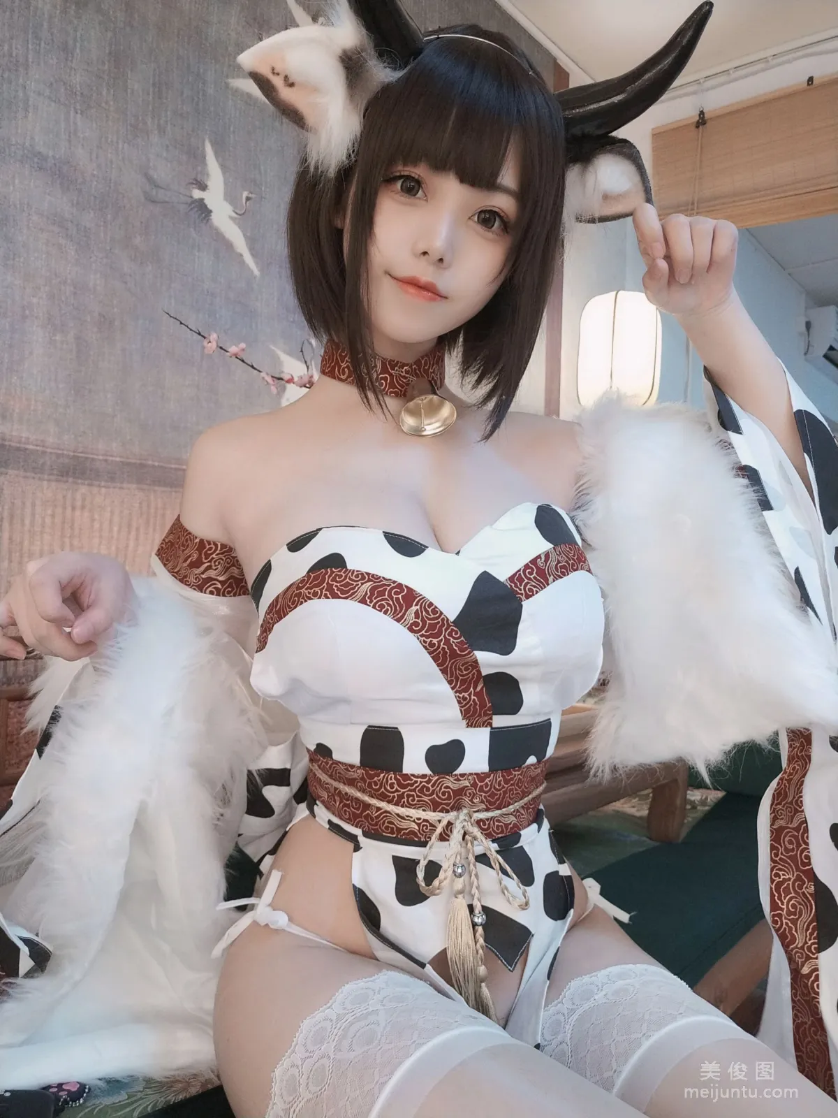 [網紅COSER寫真] 萌系小姐姐蜜汁貓裘 - 奶牛 2