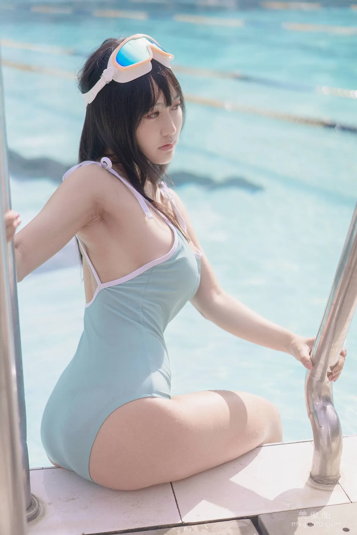 [網紅COSER寫真] 動漫博主脫尾巴Mizuki - 泳池 32
