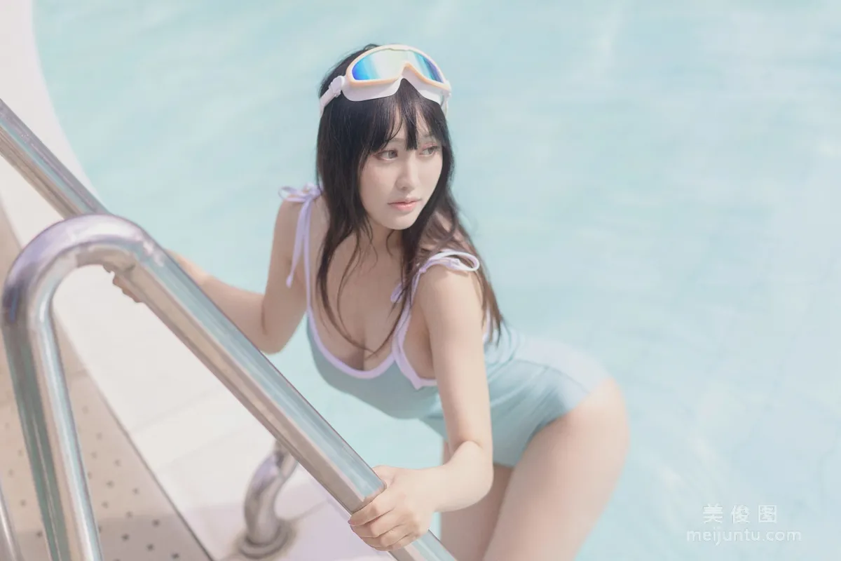 [網紅COSER寫真] 動漫博主脫尾巴Mizuki - 泳池 26