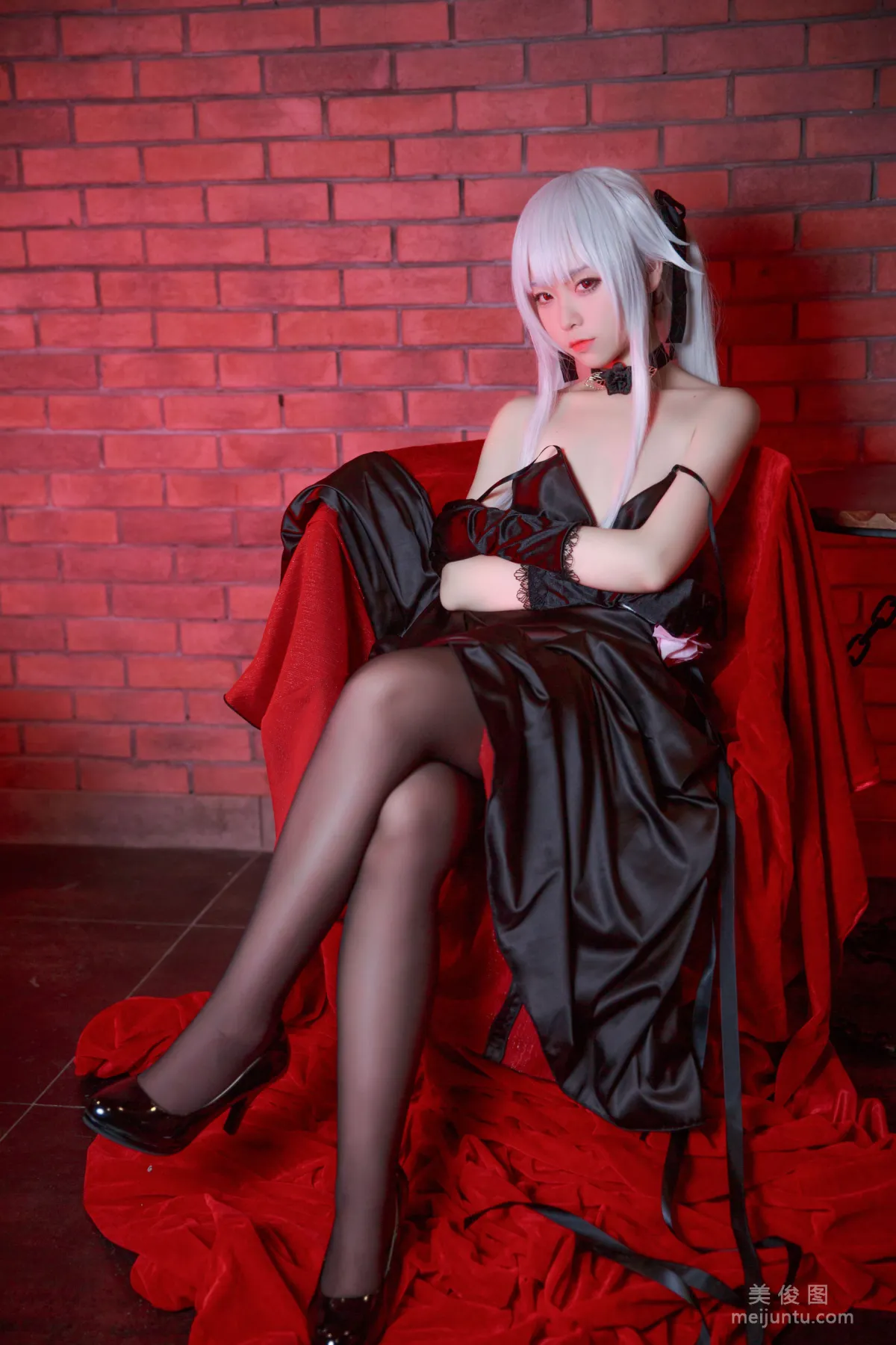 [網紅COSER寫真] 動漫博主G44不會受傷 - 霧枝黑裙禮服 2