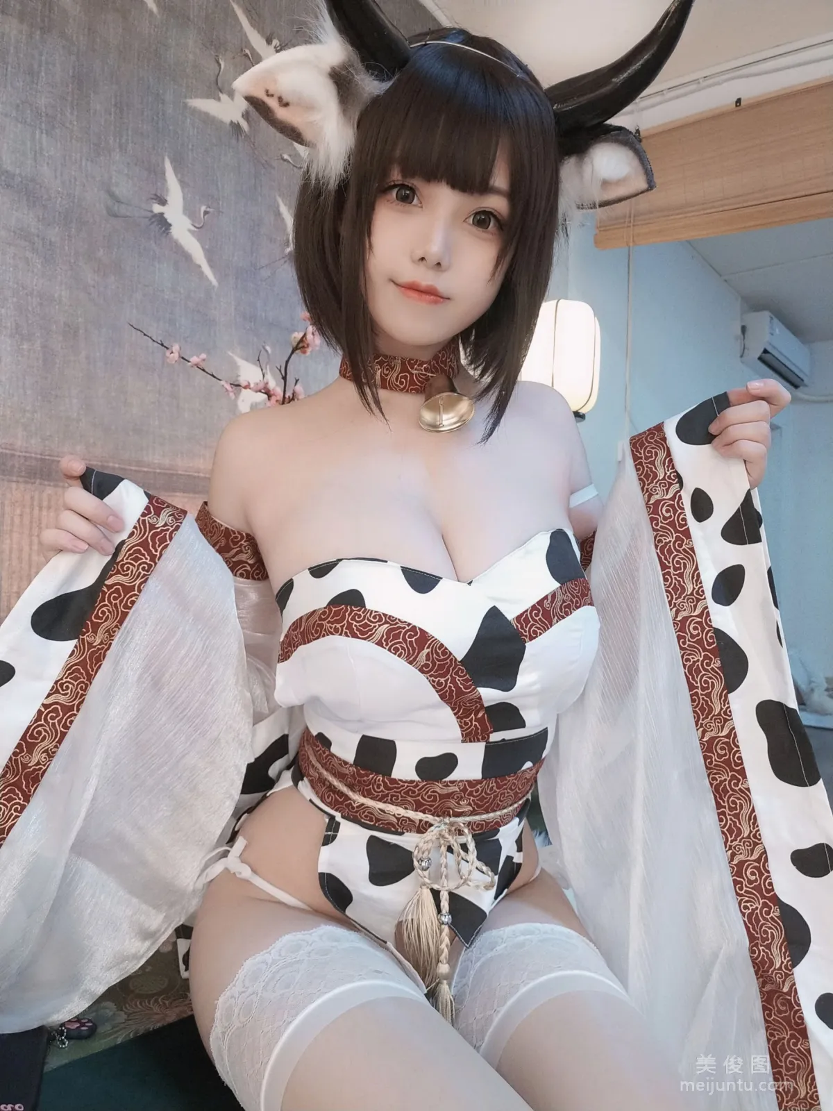[網紅COSER寫真] 萌系小姐姐蜜汁貓裘 - 奶牛 5