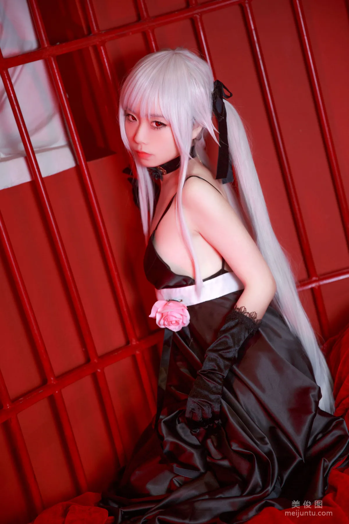 [網紅COSER寫真] 動漫博主G44不會受傷 - 霧枝黑裙禮服 11