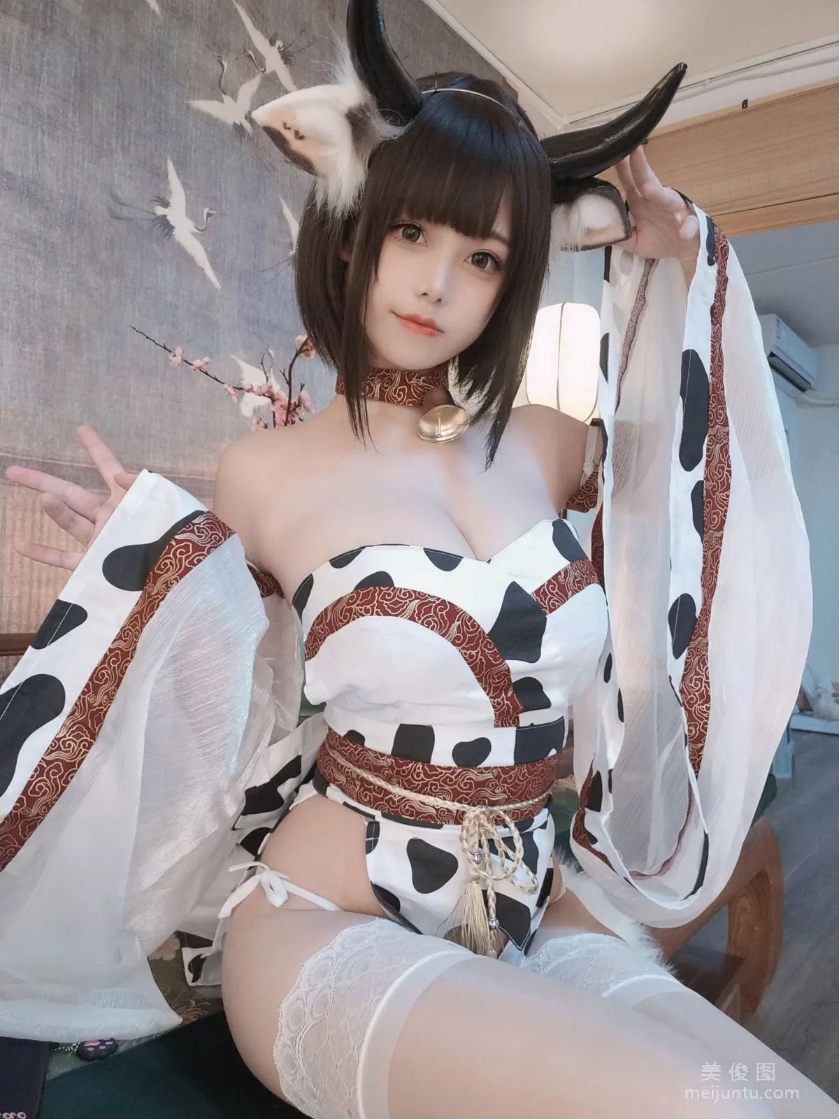 [網紅COSER寫真] 萌系小姐姐蜜汁貓裘 - 奶牛 6