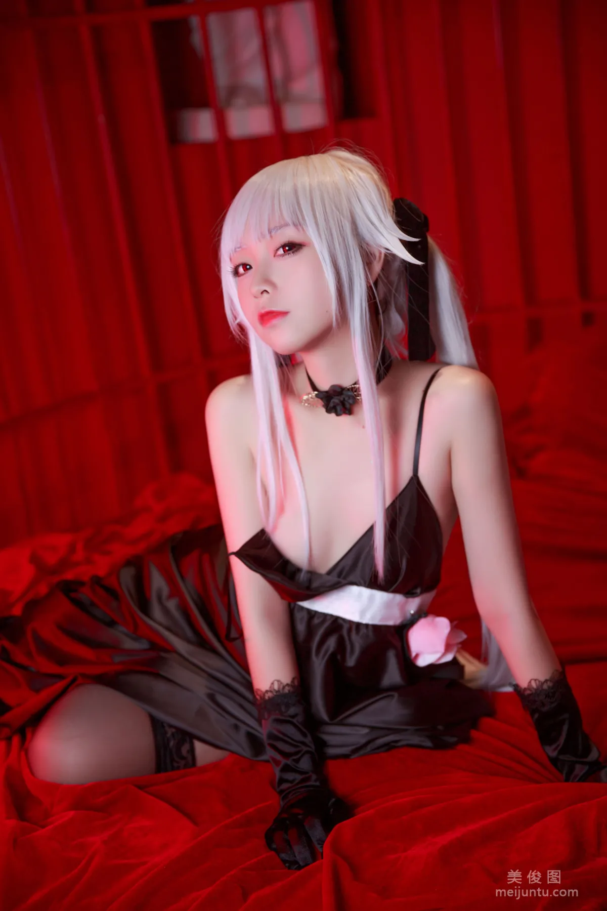 [網紅COSER寫真] 動漫博主G44不會受傷 - 霧枝黑裙禮服 12