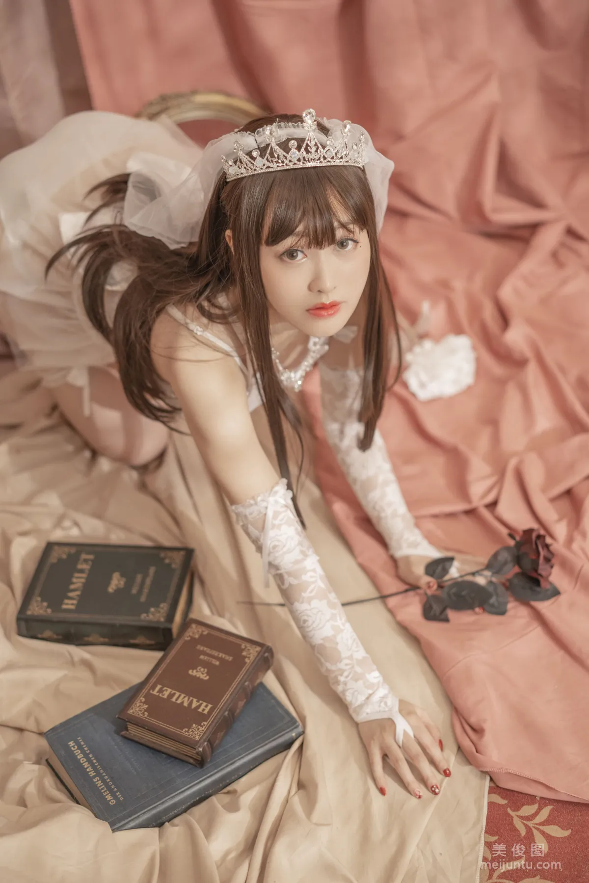 [網紅COSER寫真] 動漫博主脫尾巴Mizuki - 婚紗 套圖 13