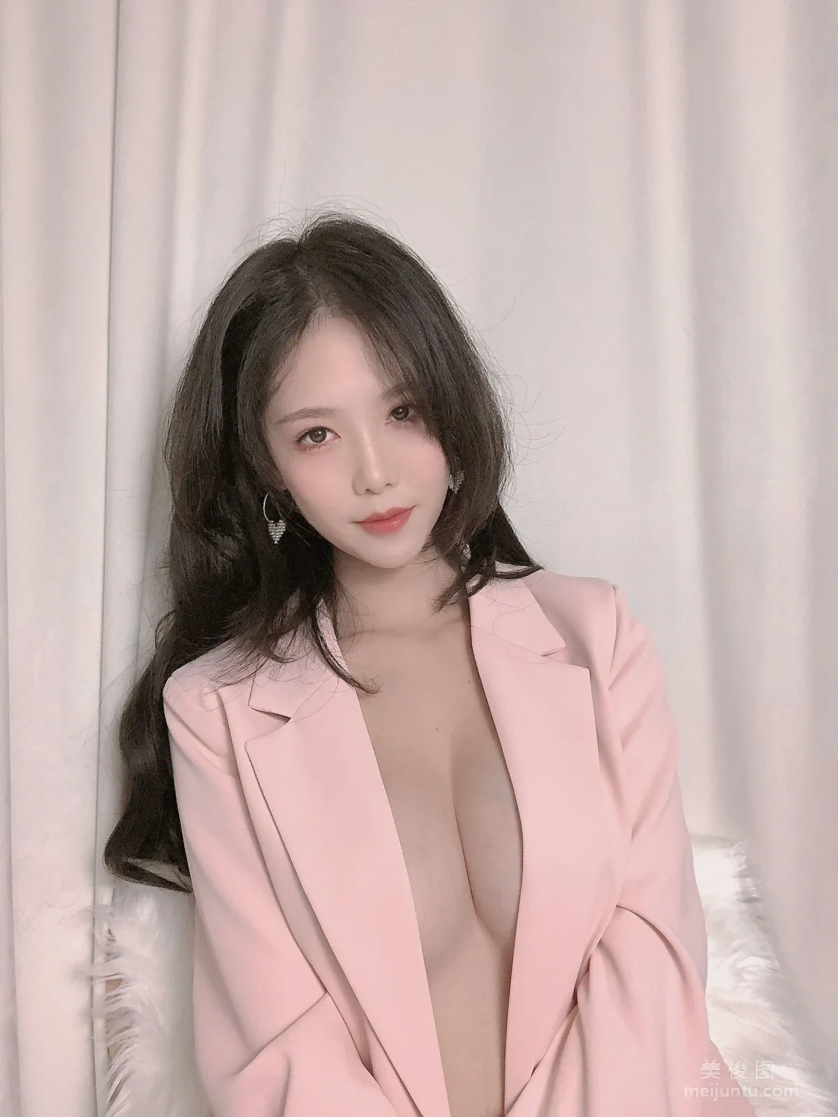 [网红COSER写真] 抖娘-利世 - 粉色西装 套图17