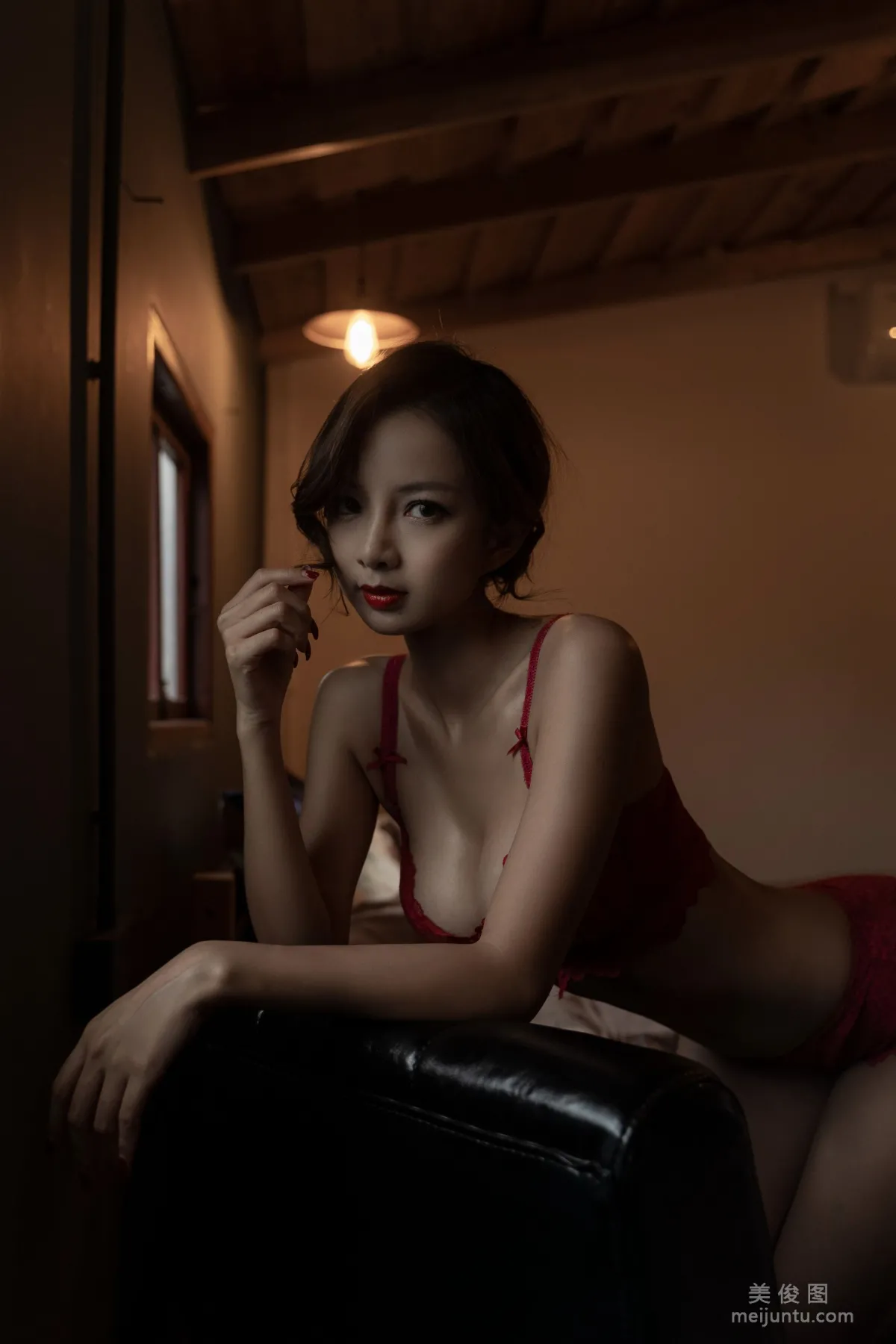[網紅COSER寫真] Nicole小月 - 後窗 套圖 1