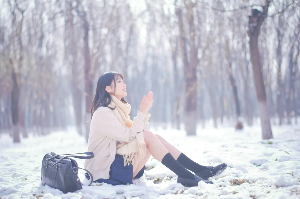 [網紅COSER寫真] 周叽是可愛兔兔 - 雪景JK 套圖 15