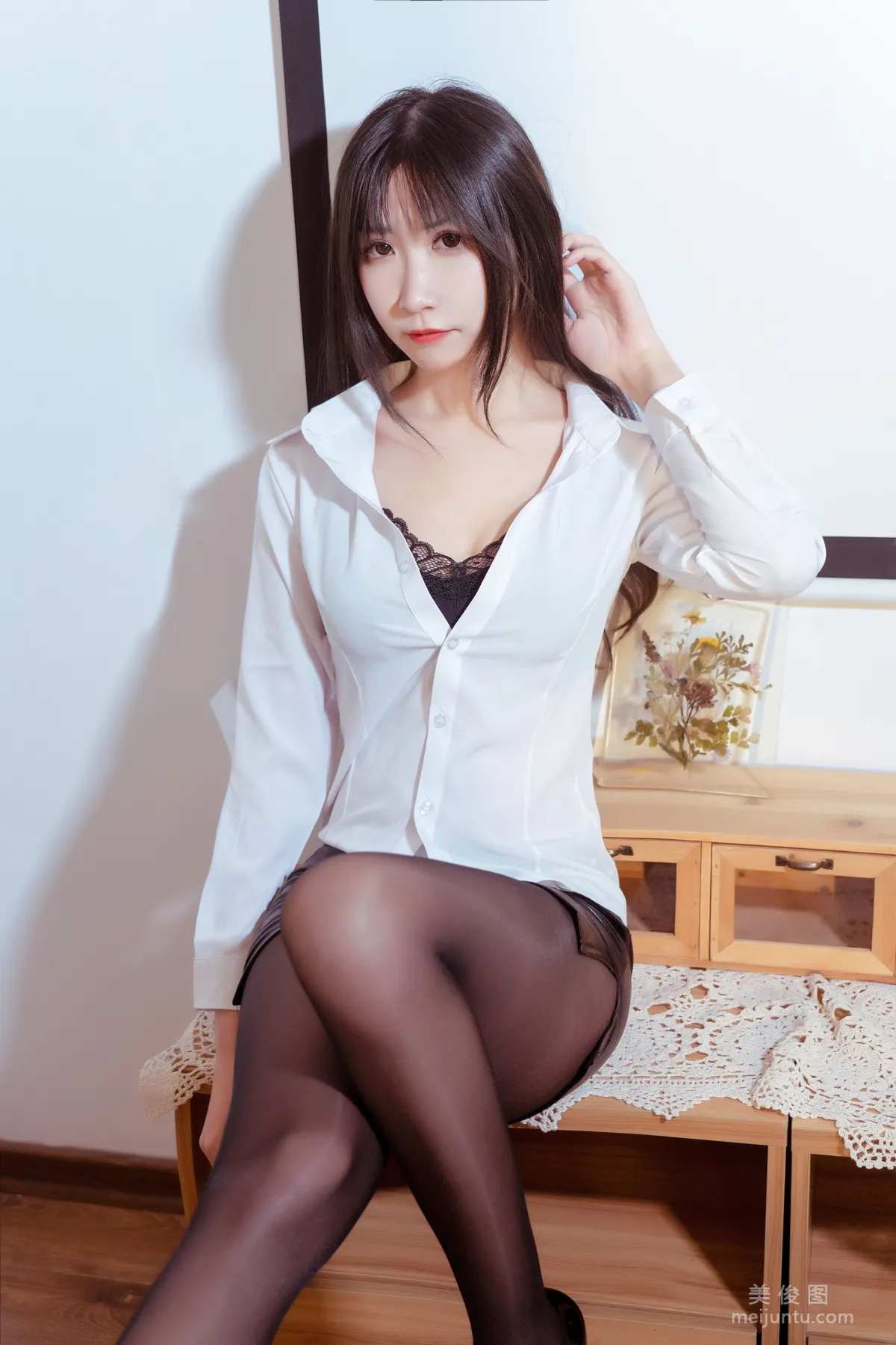 [網紅COSER寫真] 動漫博主阮邑_Fairy - 大象 OL 套圖 14
