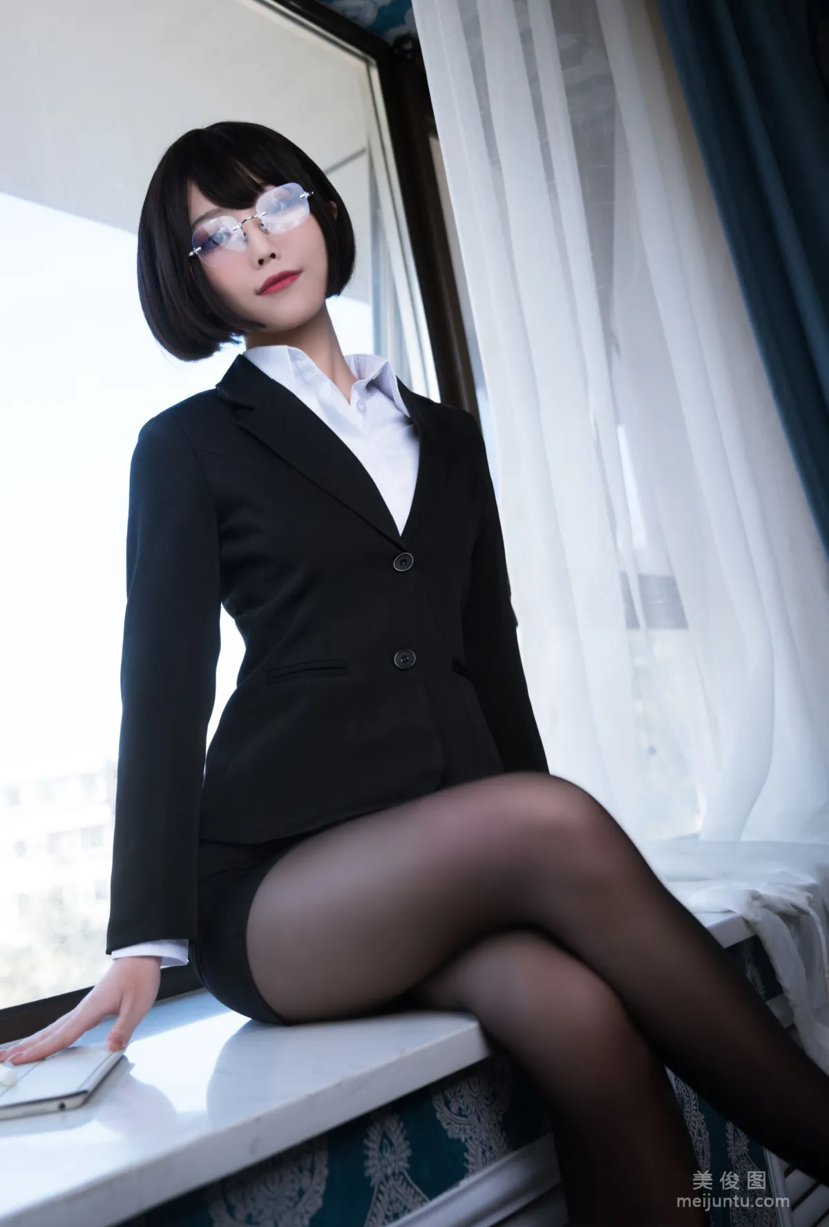 Cosplay汪知子 - 黑丝OL 套图11