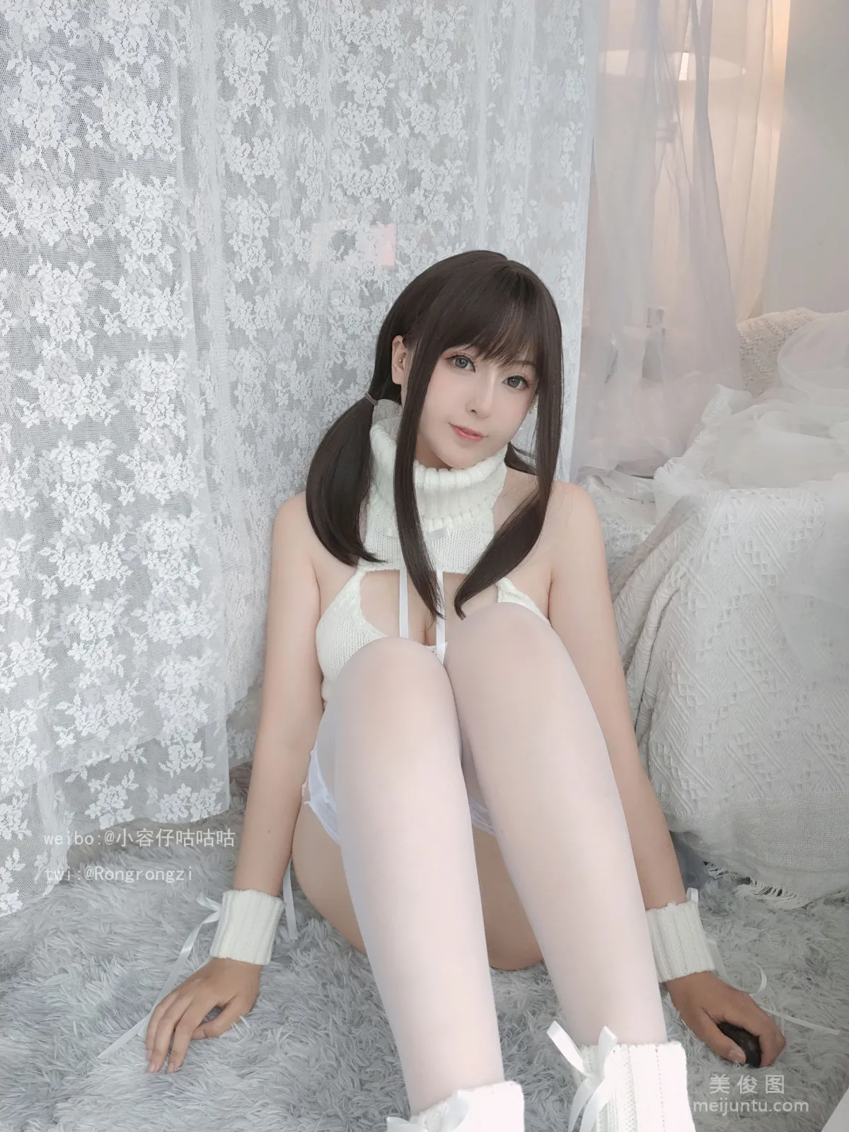 [网红COSER写真] 小容仔咕咕咕 - 纯白毛衣 套图12