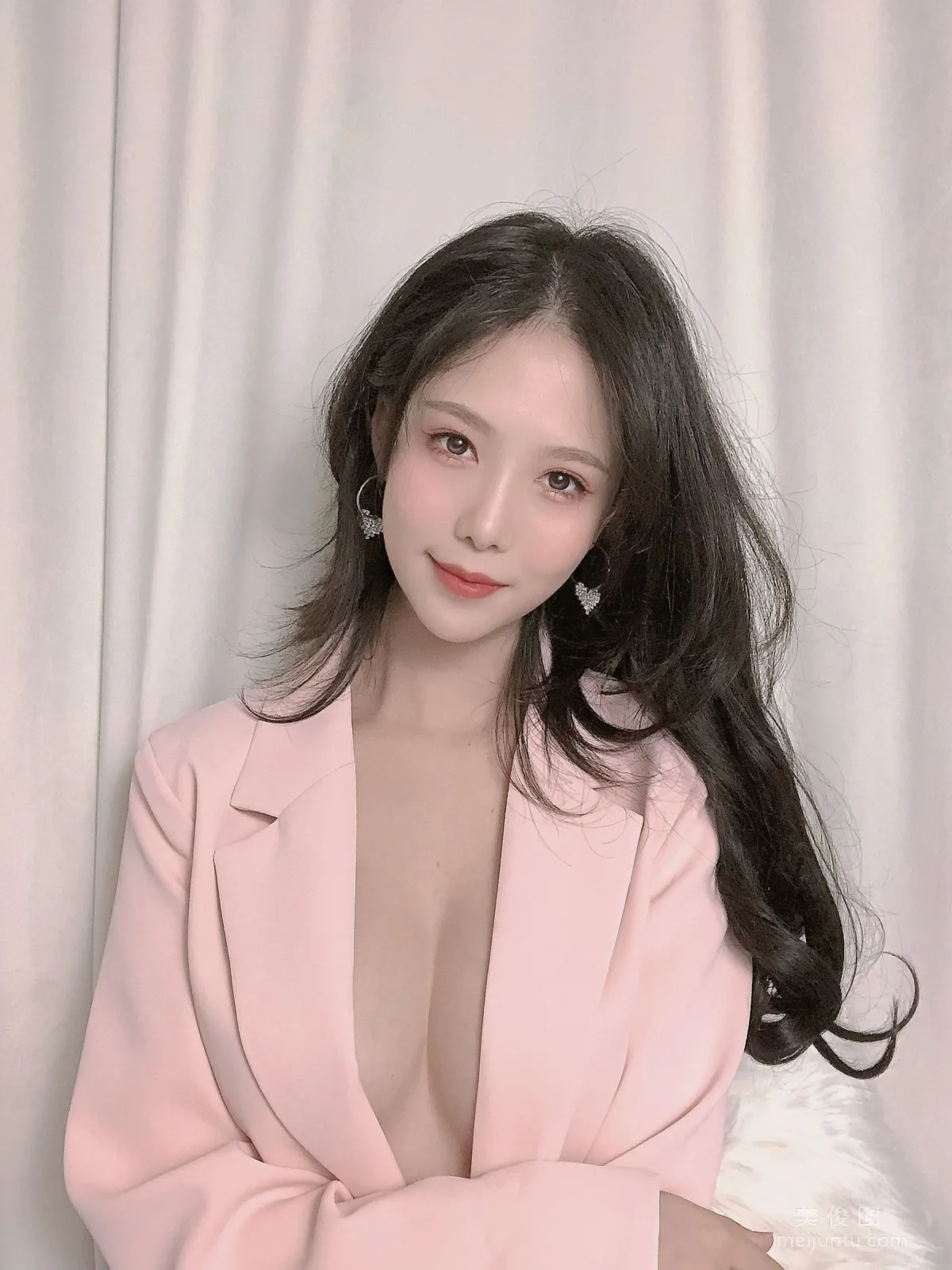 [网红COSER写真] 抖娘-利世 - 粉色西装 套图21