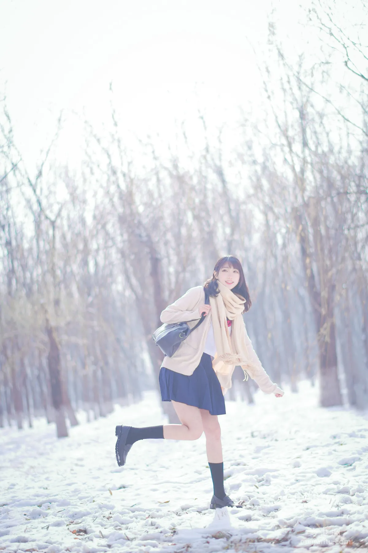 [網紅COSER寫真] 周叽是可愛兔兔 - 雪景JK 套圖 8