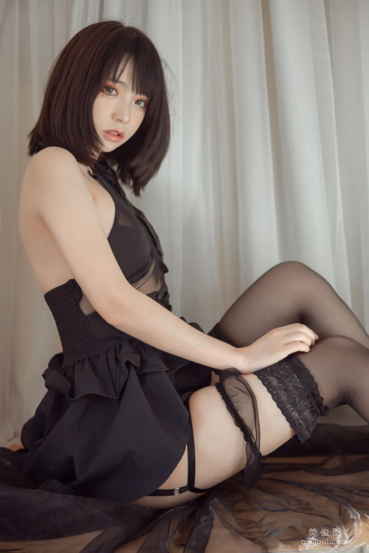 [網紅COSER寫真] 瘋貓ss - 民宿黑裙 套圖 19