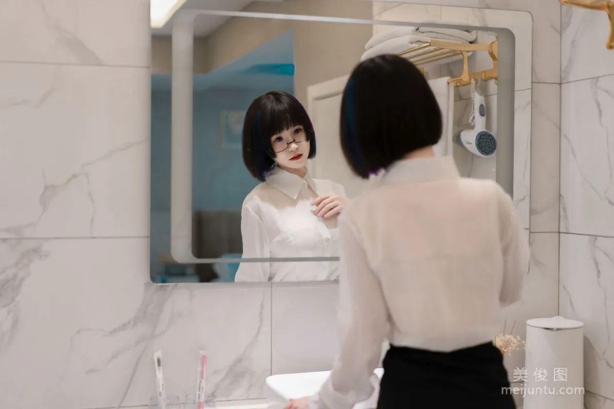[網紅COSER寫真] 美少女暈崽 - 迷情小秘 套圖 3