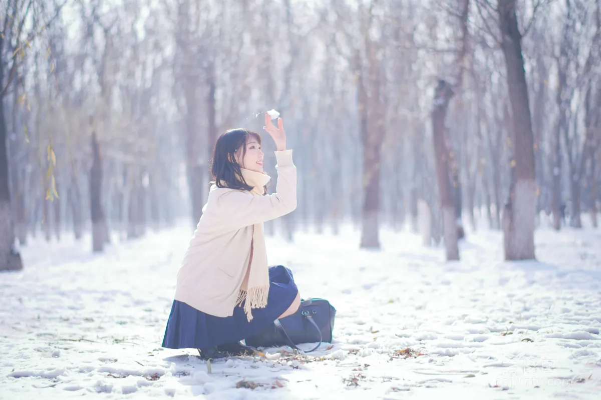 [網紅COSER寫真] 周叽是可愛兔兔 - 雪景JK 套圖 2