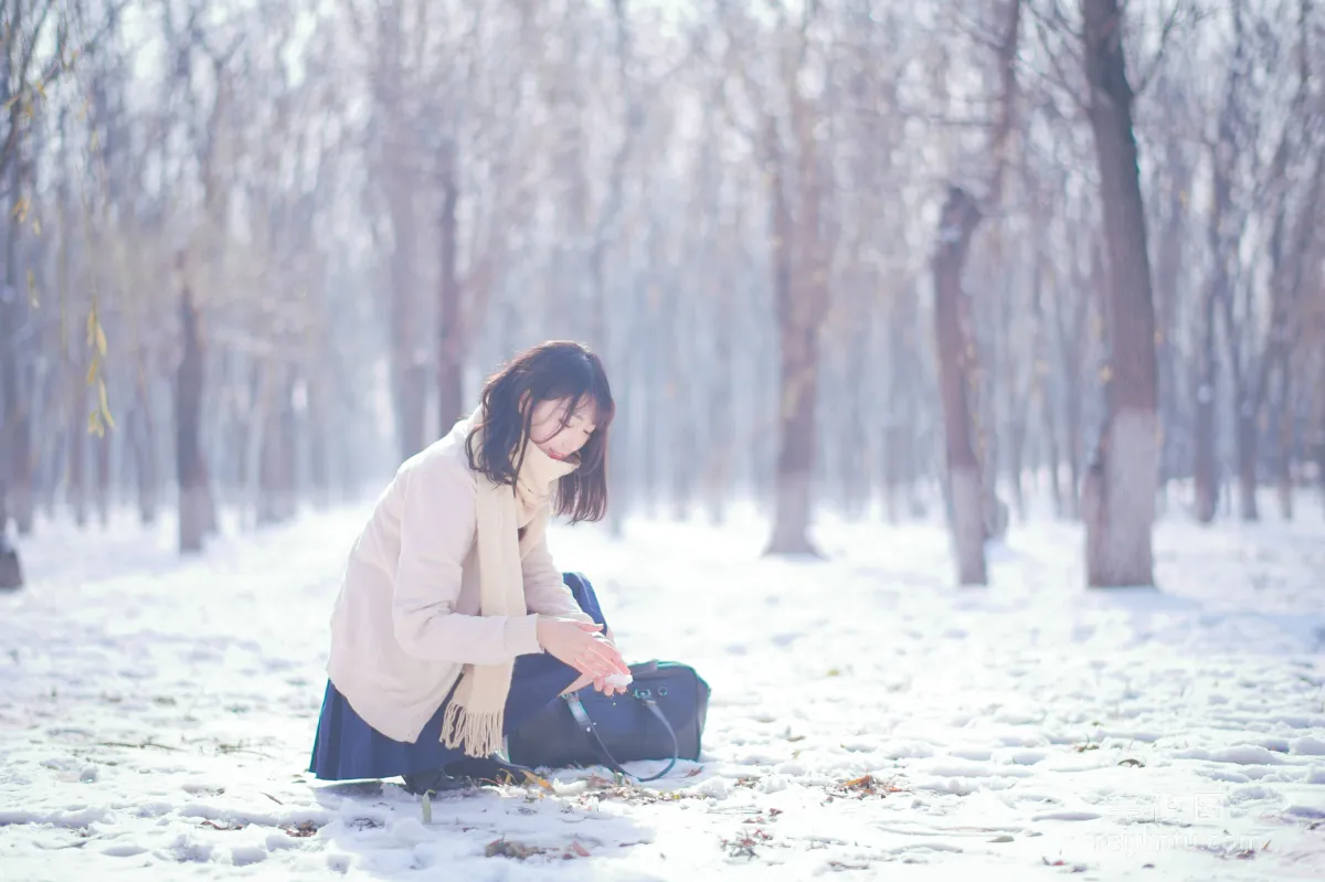 [網紅COSER寫真] 周叽是可愛兔兔 - 雪景JK 套圖 1