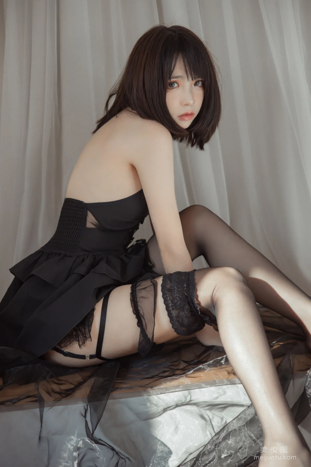 [網紅COSER寫真] 瘋貓ss - 民宿黑裙 套圖 8