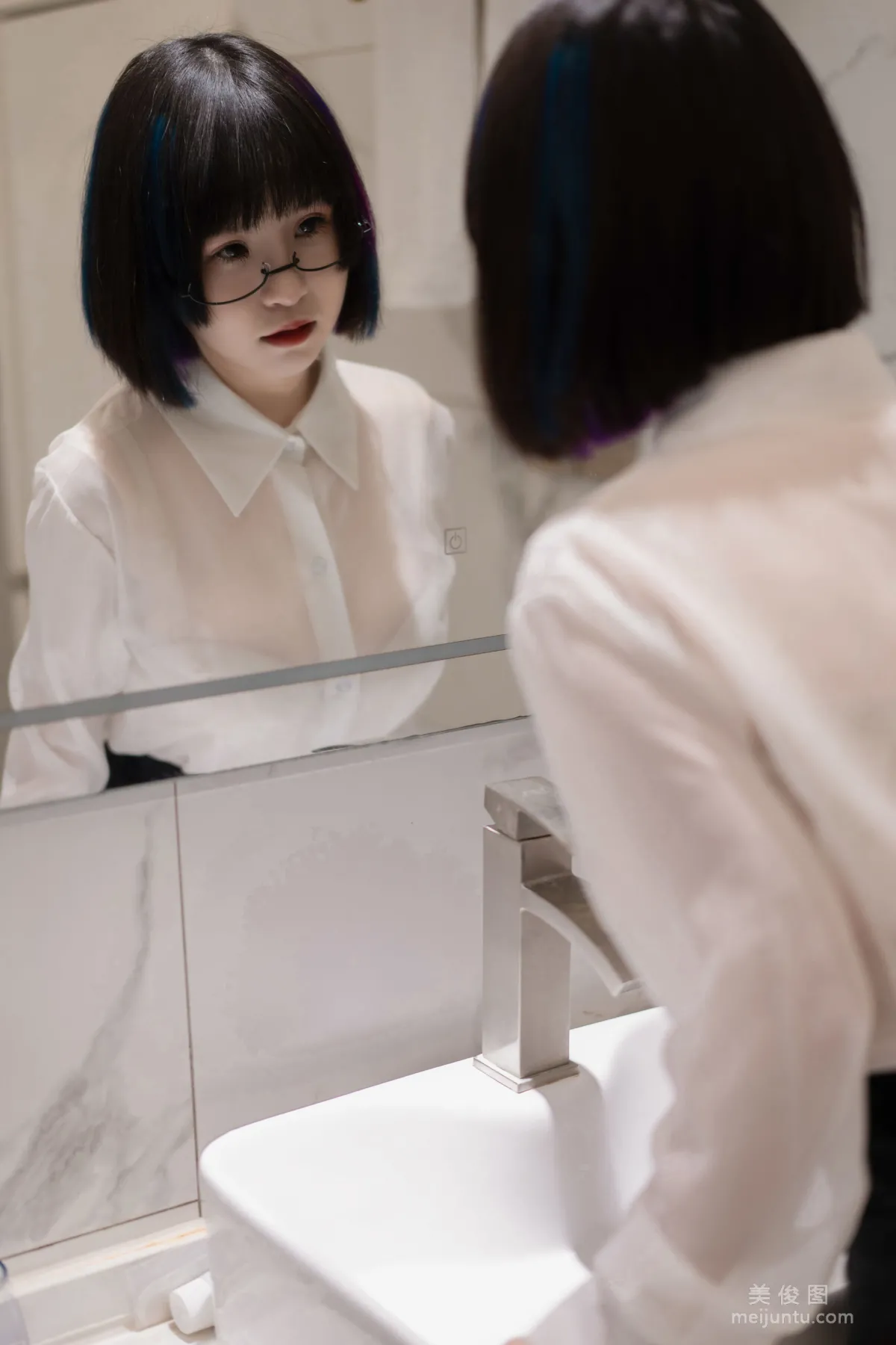 [網紅COSER寫真] 美少女暈崽 - 迷情小秘 套圖 1