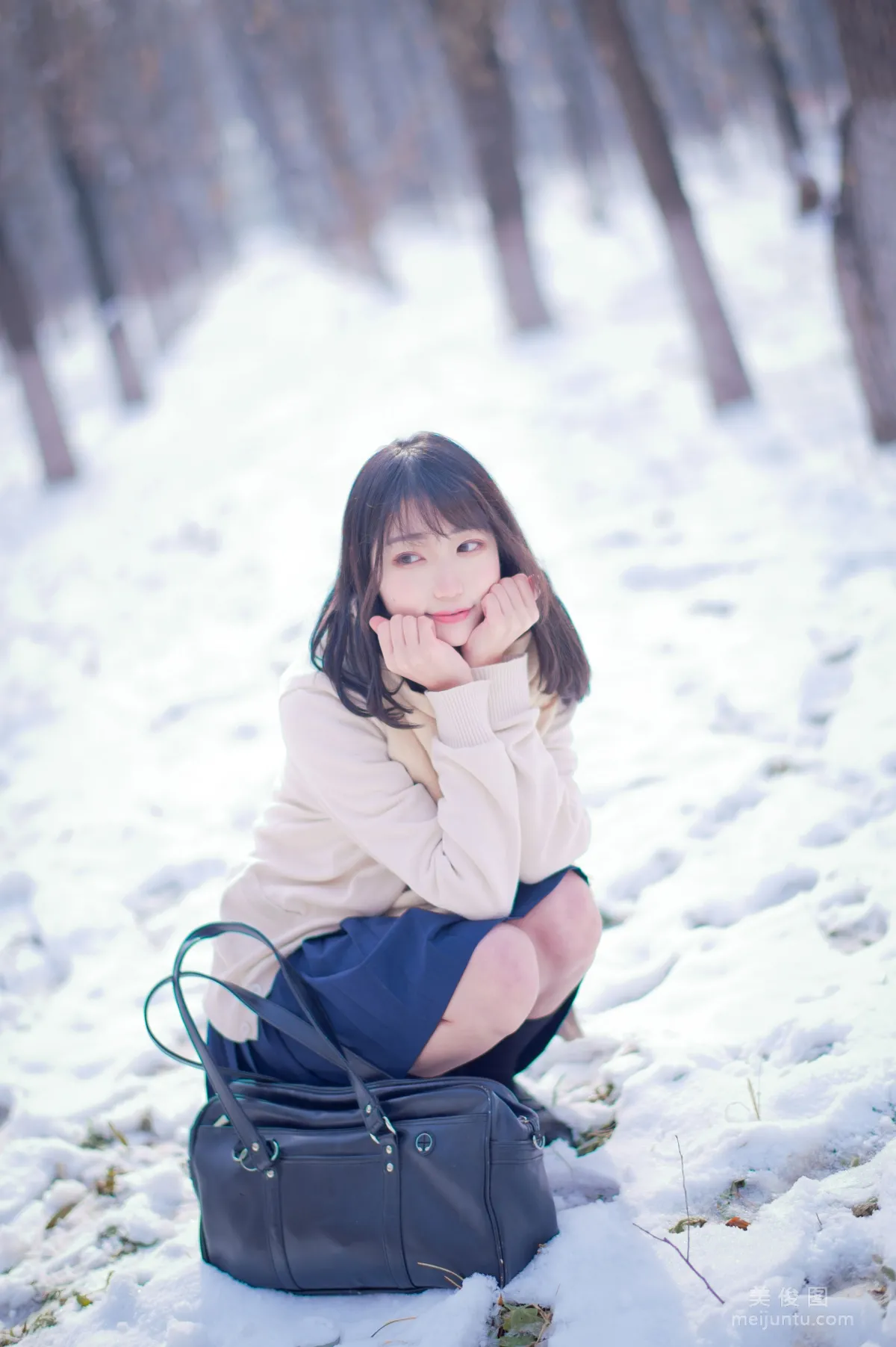 [網紅COSER寫真] 周叽是可愛兔兔 - 雪景JK 套圖 10