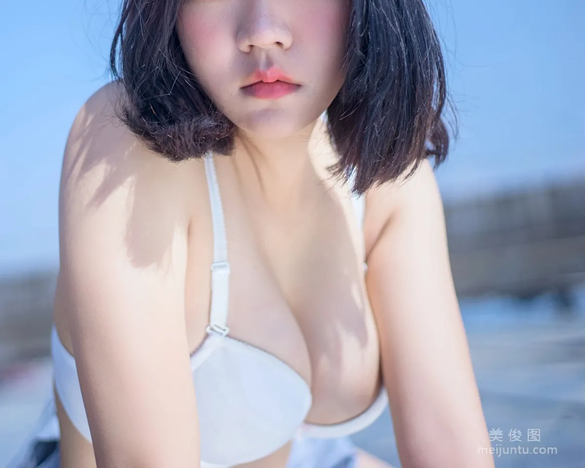 [網紅COSER] 微博妹子 汐 - 天台JK 套圖 34