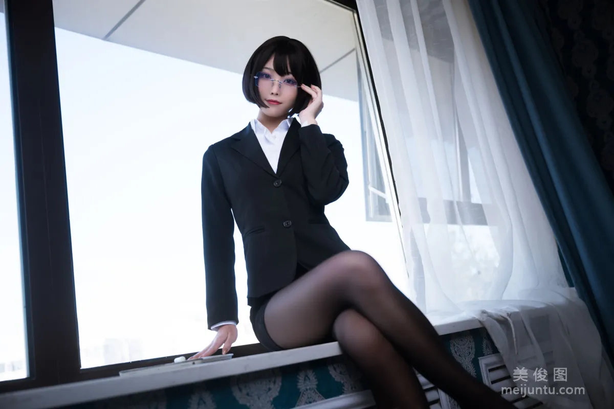 Cosplay汪知子 - 黑丝OL 套图1