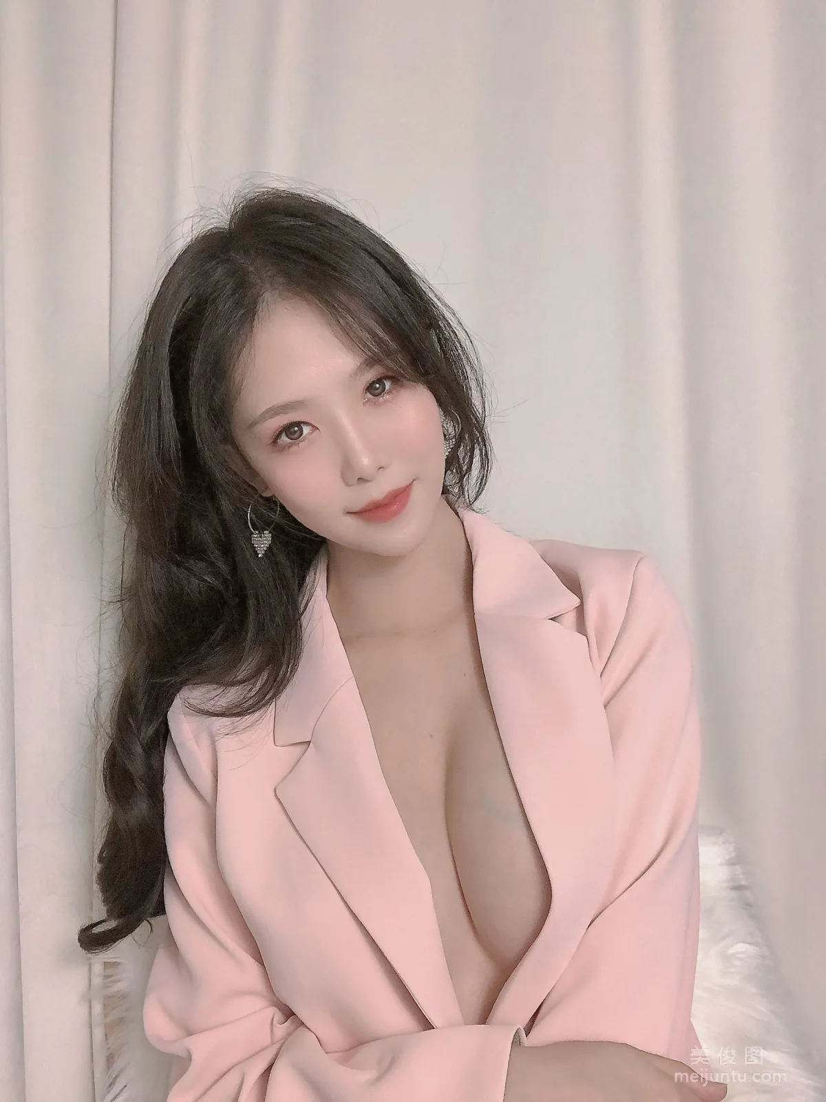 [网红COSER写真] 抖娘-利世 - 粉色西装 套图18