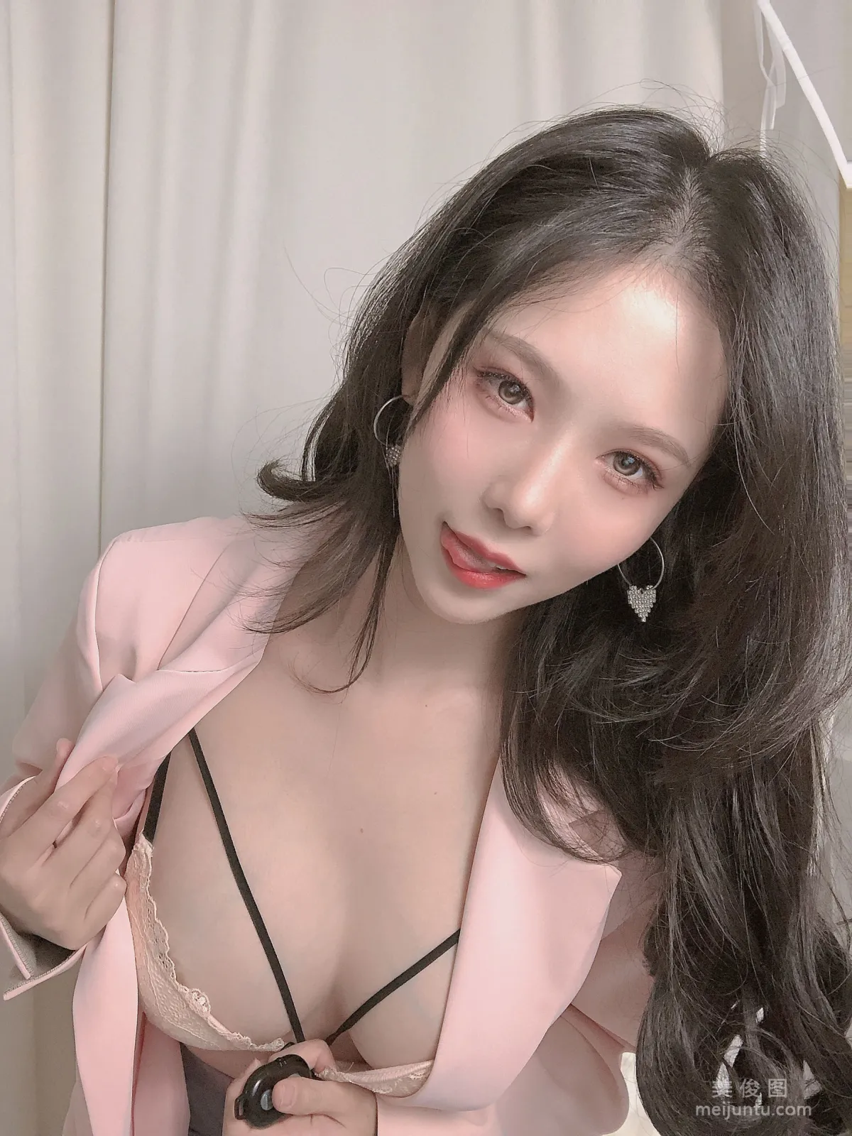 [网红COSER写真] 抖娘-利世 - 粉色西装 套图6