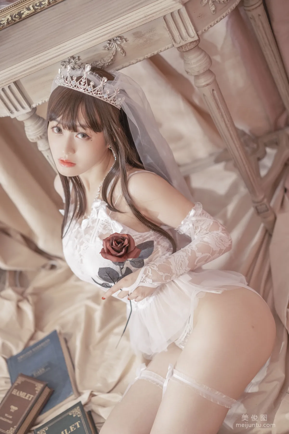 [網紅COSER寫真] 動漫博主脫尾巴Mizuki - 婚紗 套圖 17