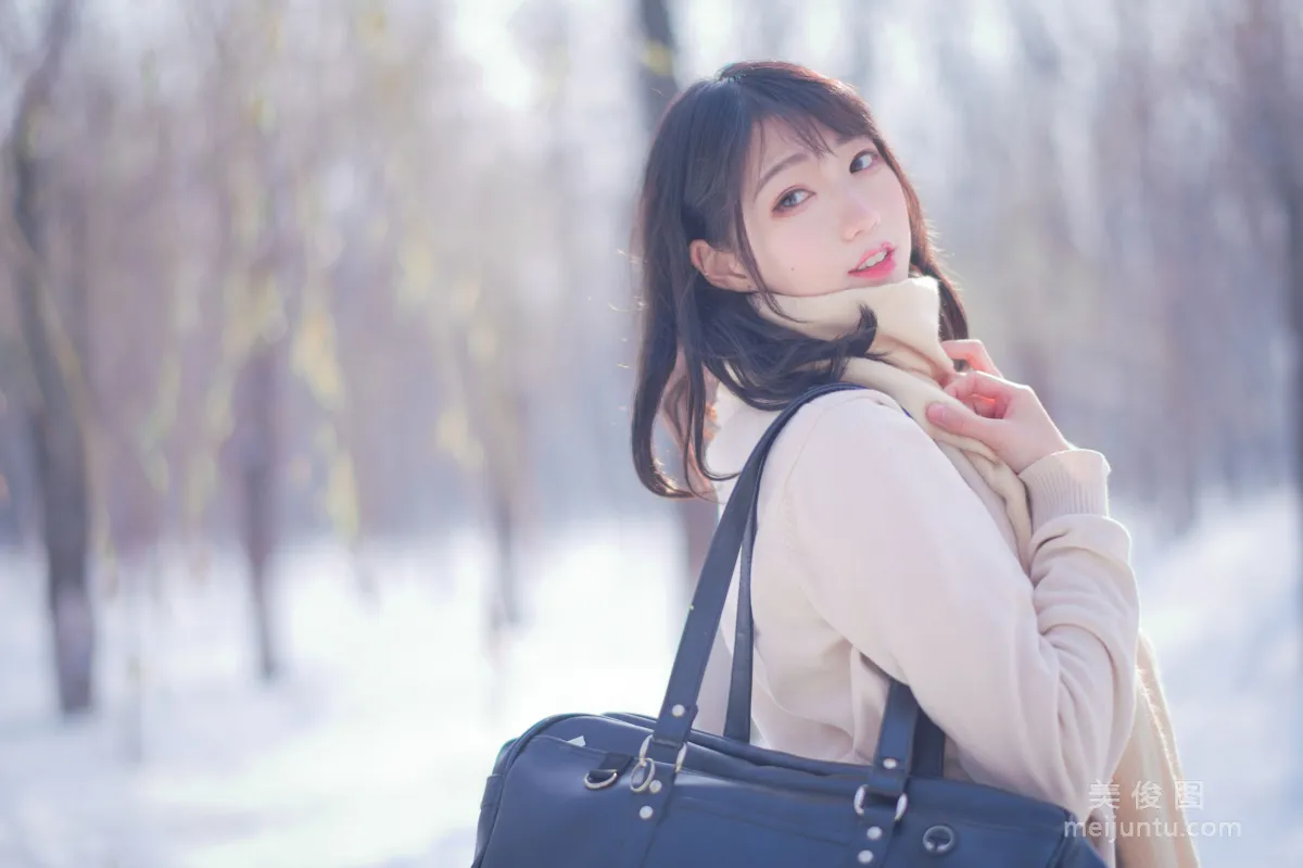 [網紅COSER寫真] 周叽是可愛兔兔 - 雪景JK 套圖 3