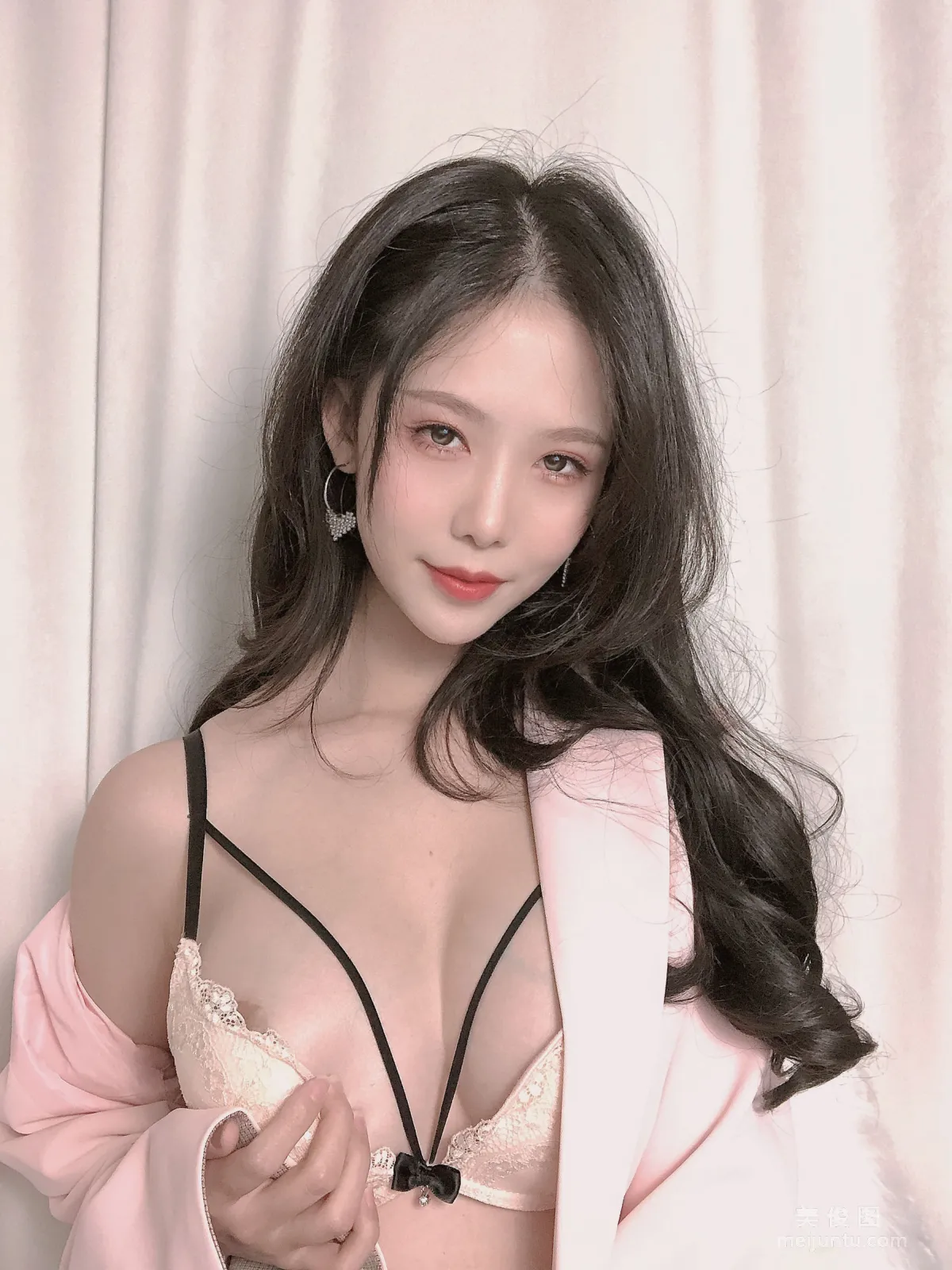[网红COSER写真] 抖娘-利世 - 粉色西装 套图7