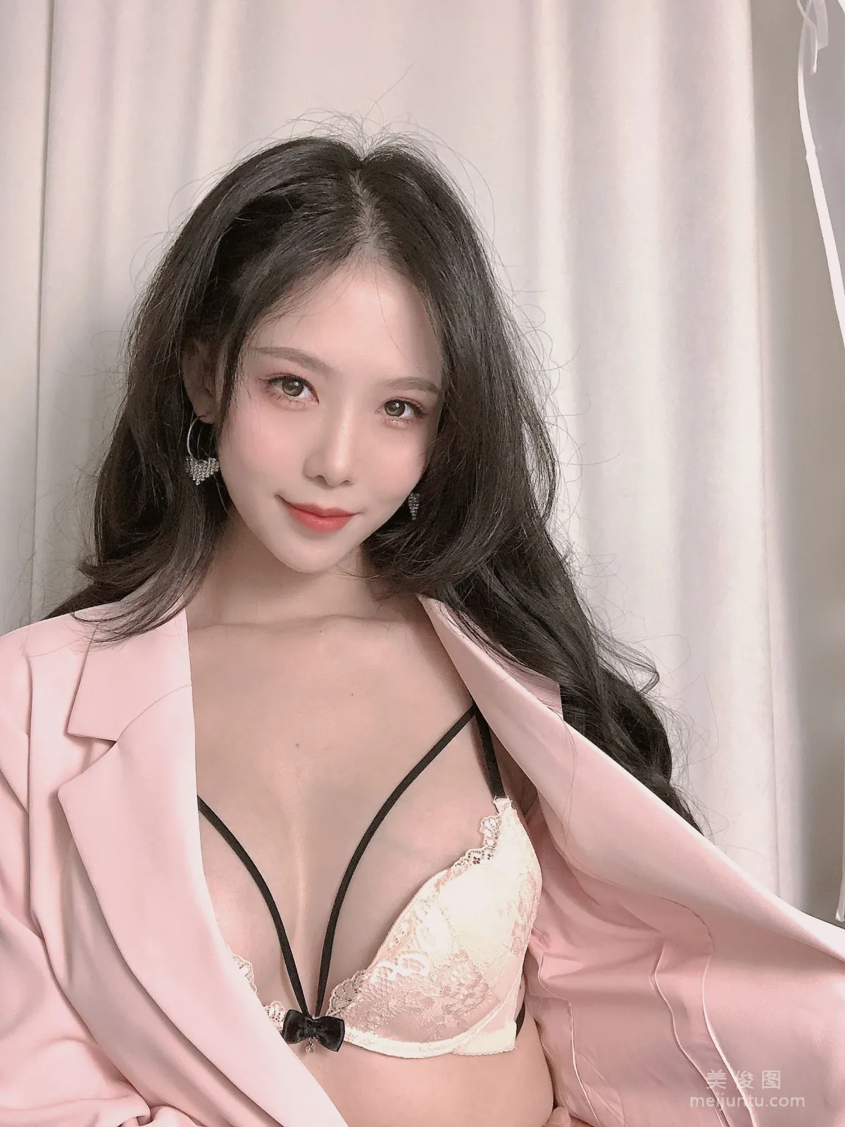[网红COSER写真] 抖娘-利世 - 粉色西装 套图5