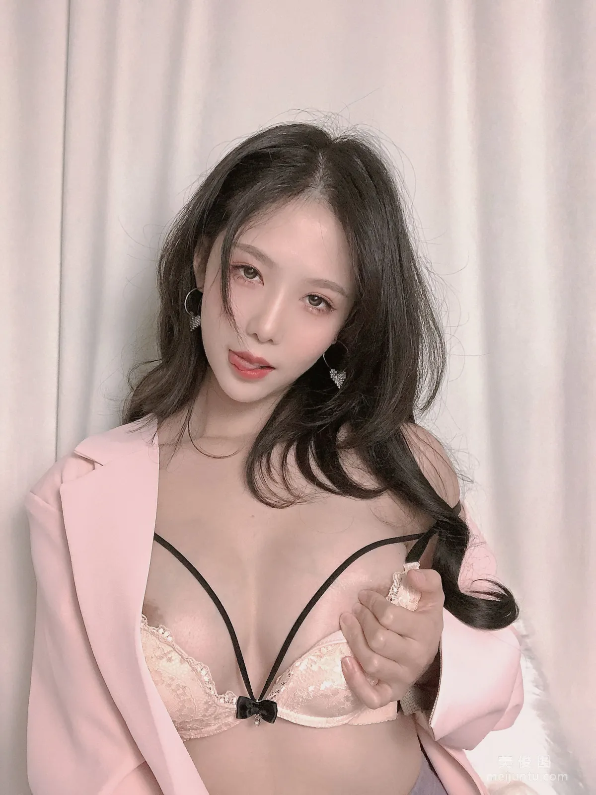 [网红COSER写真] 抖娘-利世 - 粉色西装 套图8