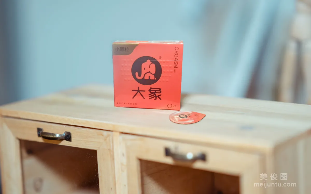 [網紅COSER寫真] 動漫博主阮邑_Fairy - 大象 OL 套圖 21