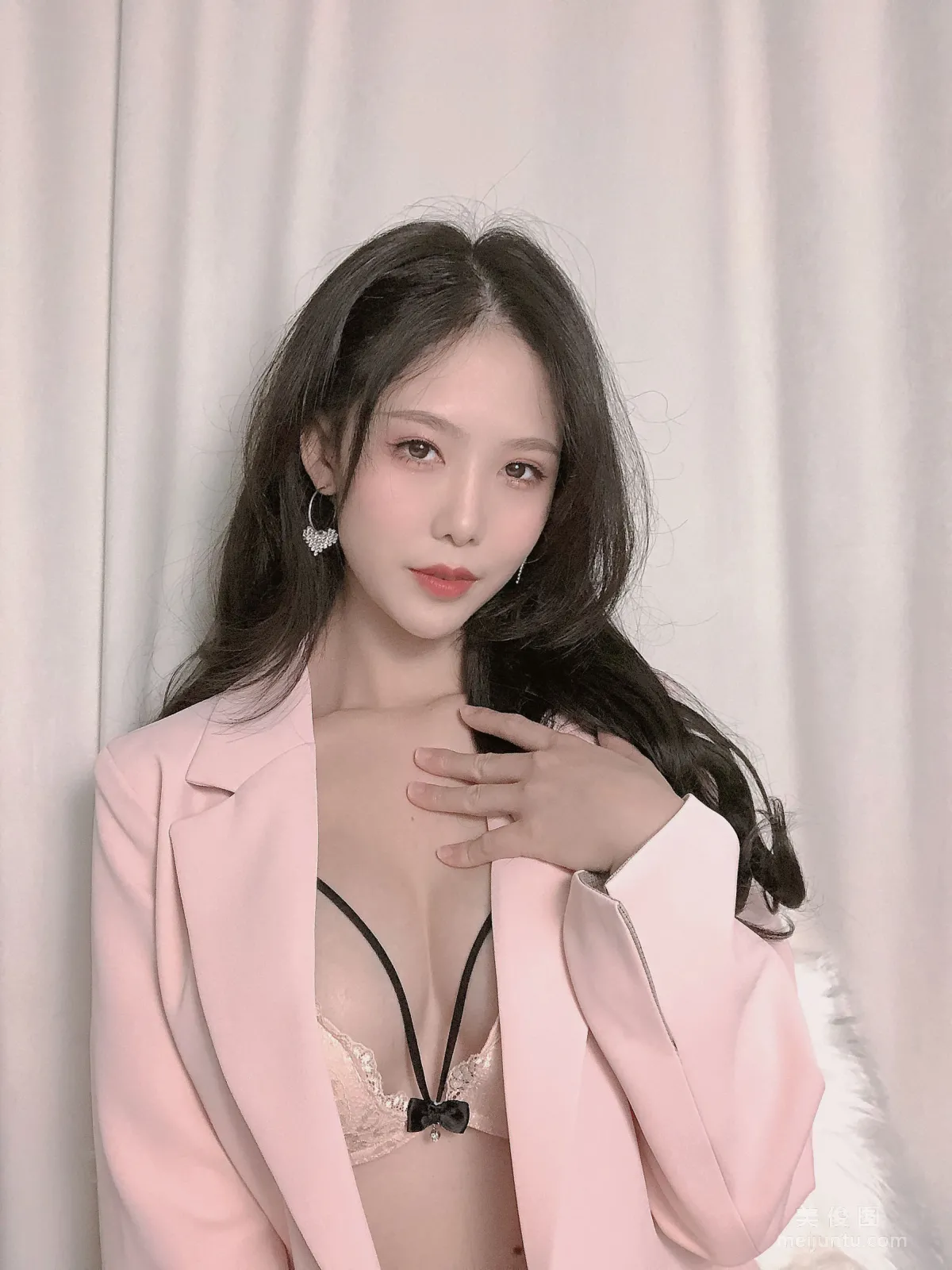 [网红COSER写真] 抖娘-利世 - 粉色西装 套图12