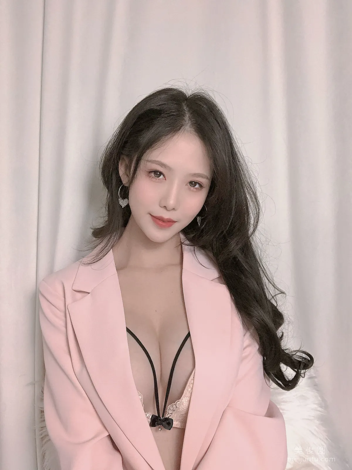 [网红COSER写真] 抖娘-利世 - 粉色西装 套图10