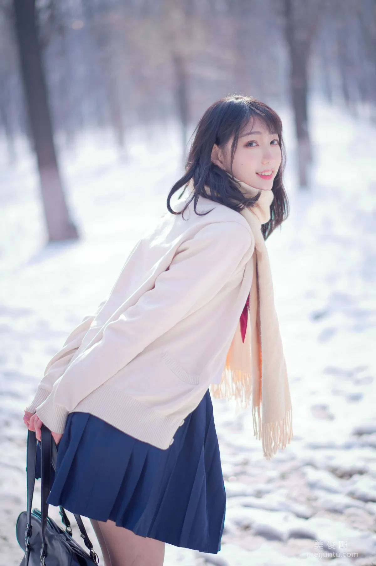 [網紅COSER寫真] 周叽是可愛兔兔 - 雪景JK 套圖 4