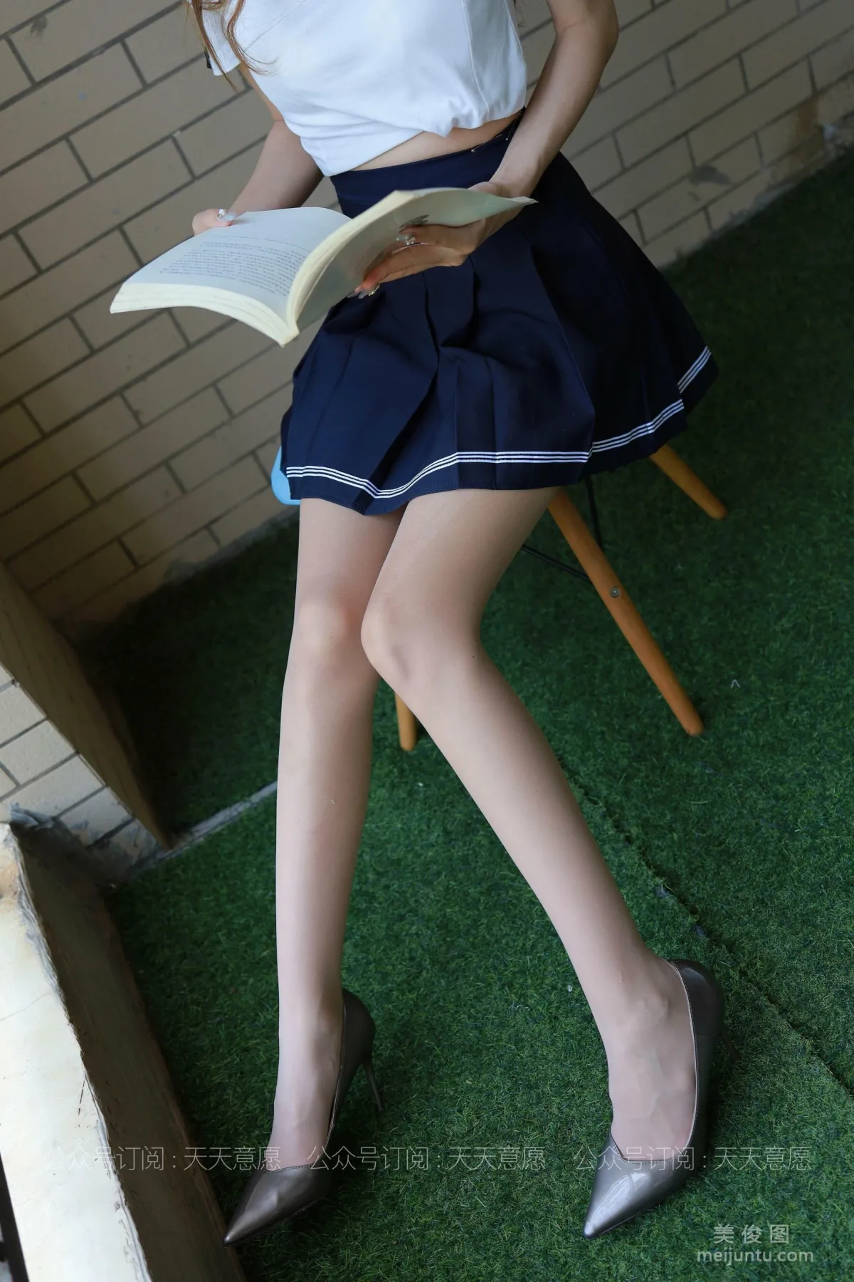 [IESS异思趣向] 丝享家 823：怡怡《长腿少女 新人报道》 丝袜美腿套图8