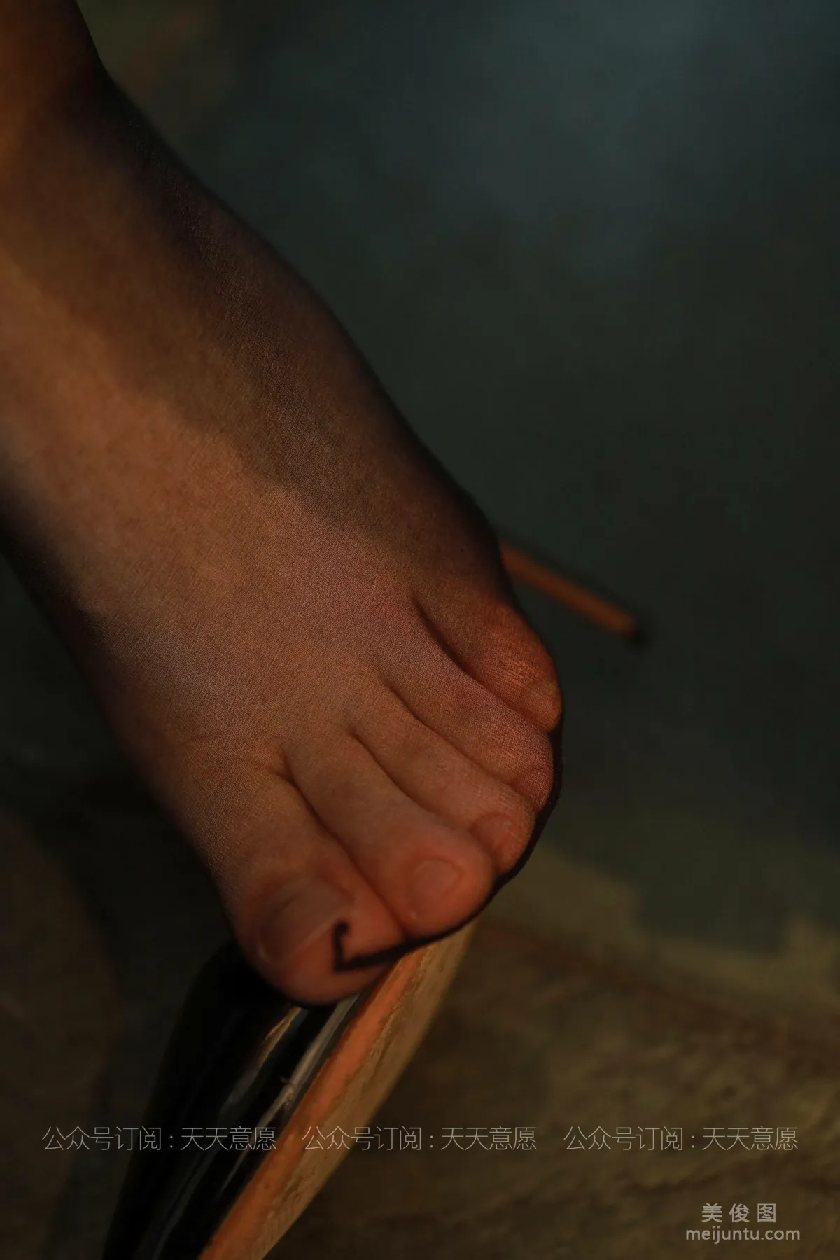 [IESS异思趣向] 丝享家818 小婕 《黑丝下午茶》 丝袜美腿套图66