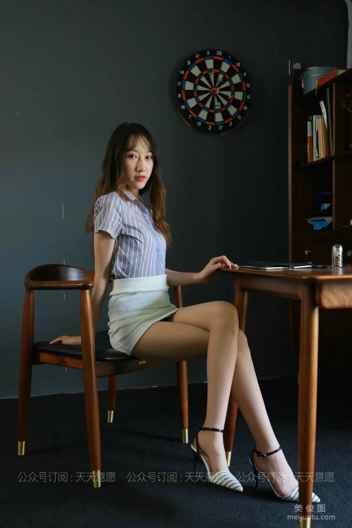 [IESS异思趣向] 丝享家829：怡怡《长腿实习生》 丝袜美腿套图4