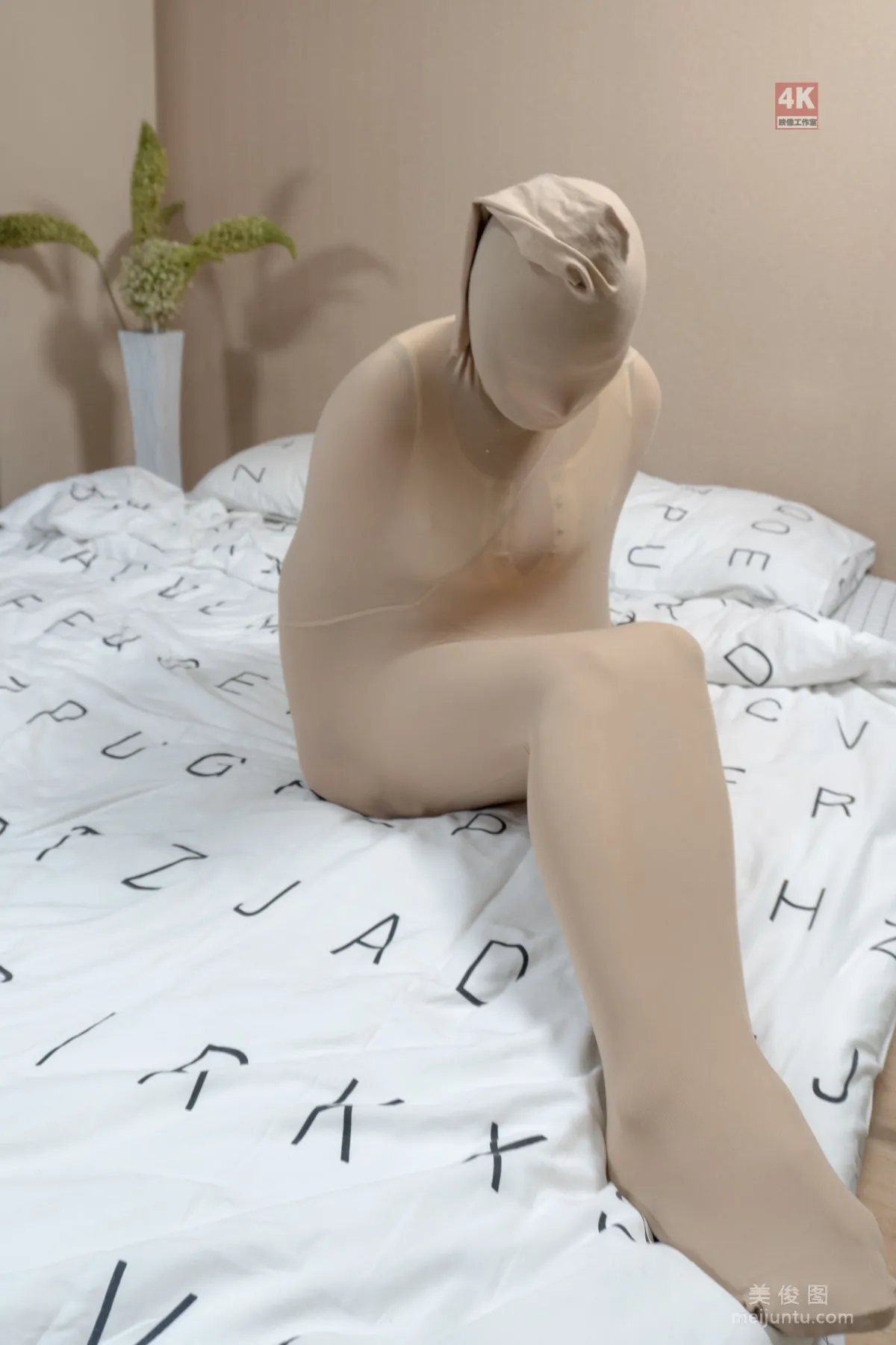 [麗櫃Ligui] 網絡麗人 Model 奈沐子 《光滑絲襪繭》 47