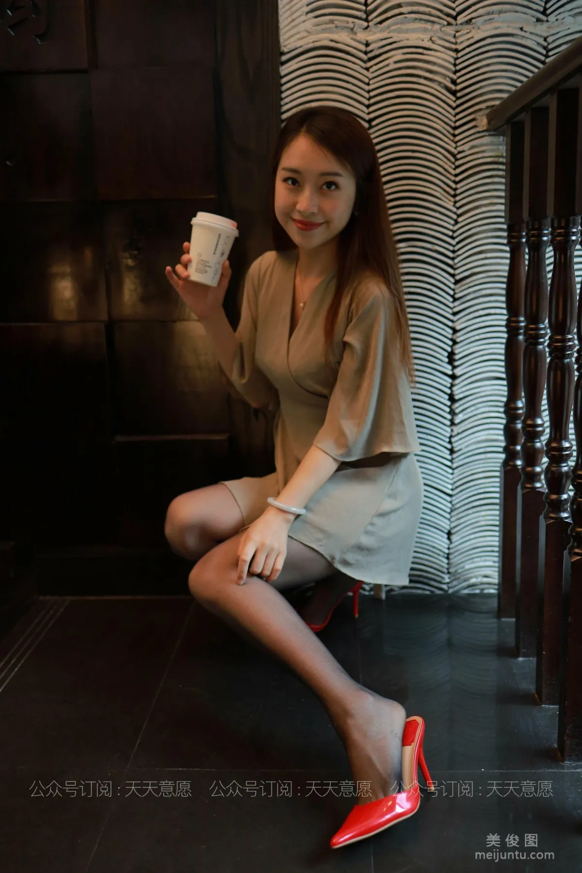 [IESS異思趣向] 絲享家 827：小婕《紅色跟底一身輕》 絲襪美腿套圖 38
