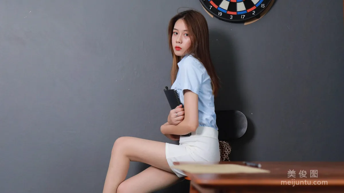 [IESS异思趣向] 丝享家 825：西瓜《能干的长腿秘书》 丝袜美腿套图1