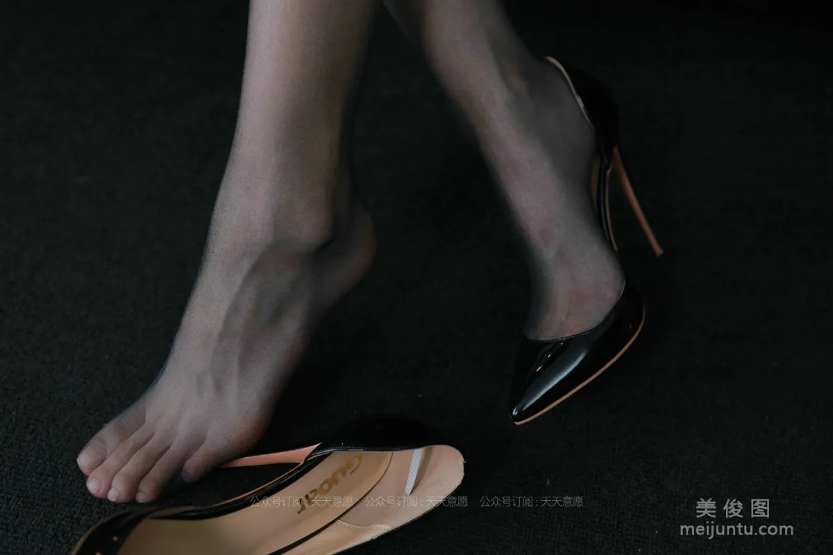 [IESS异思趣向] 丝享家831：肉肉《长腿女制服》  丝袜美腿套图5