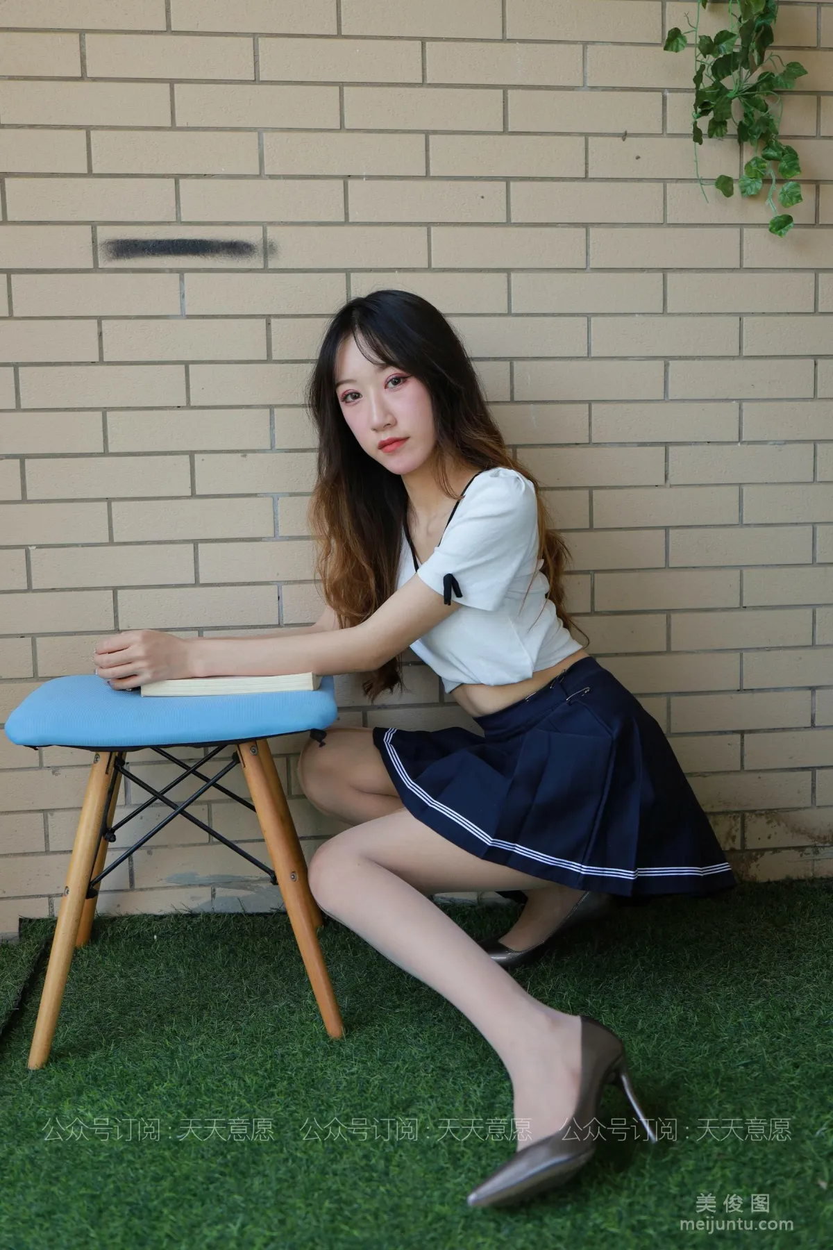 [IESS异思趣向] 丝享家 823：怡怡《长腿少女 新人报道》 丝袜美腿套图82