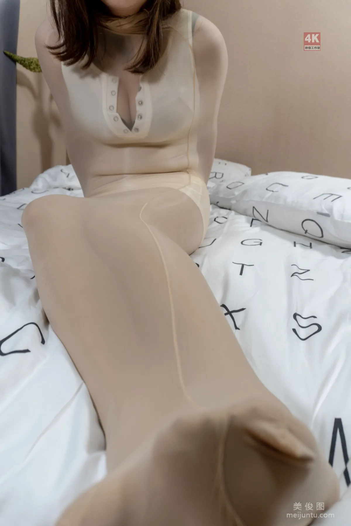 [麗櫃Ligui] 網絡麗人 Model 奈沐子 《光滑絲襪繭》 41